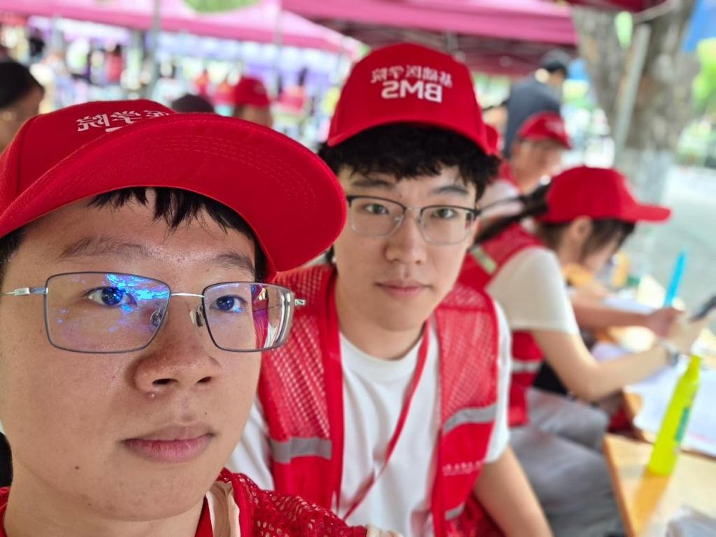 开云手机登录入口迎新志愿者 刘珂瑞